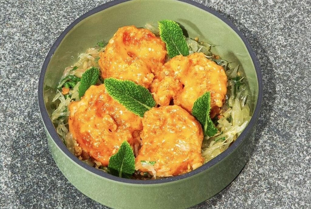 Azijos patiekalai astrus vistienos kukuliai su darzovemis (1)